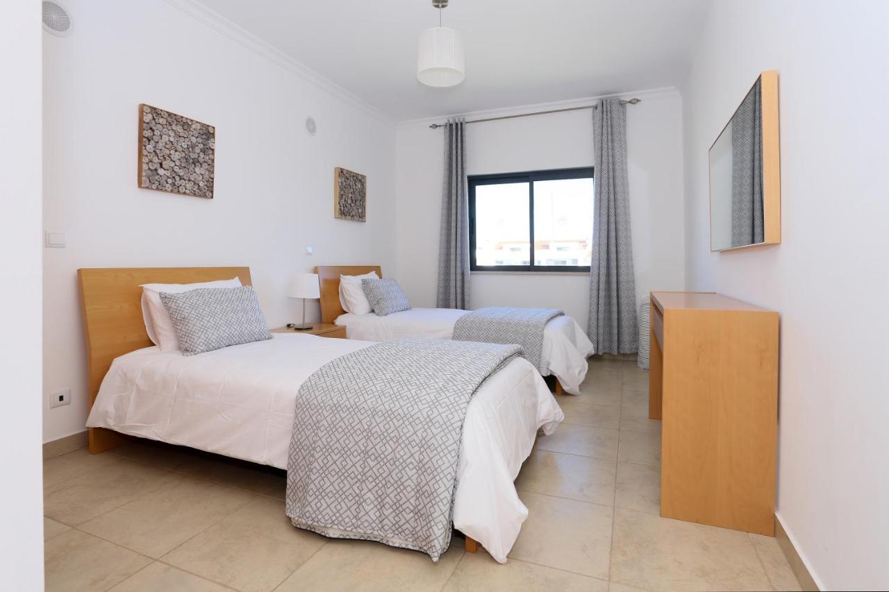 3 Bedroom Apartment With Indoor Pool Central Lagos Eksteriør billede