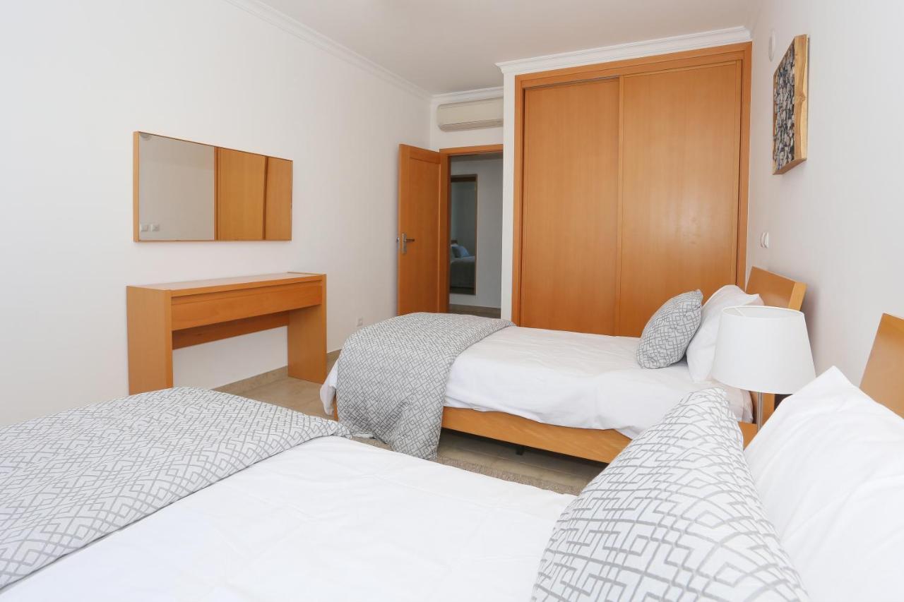 3 Bedroom Apartment With Indoor Pool Central Lagos Eksteriør billede