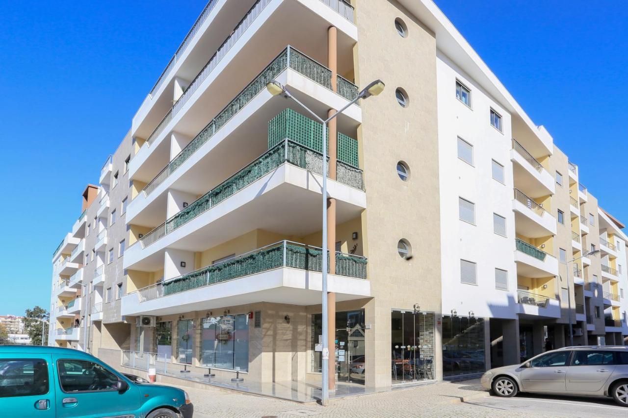3 Bedroom Apartment With Indoor Pool Central Lagos Eksteriør billede