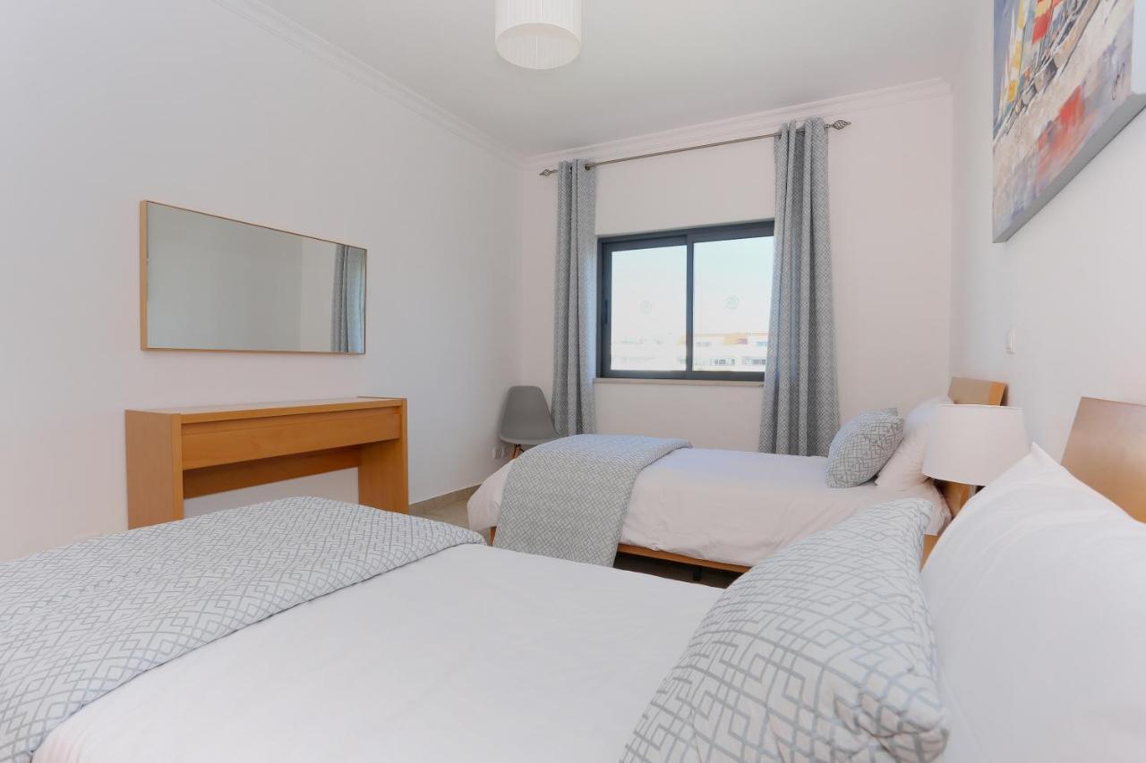 3 Bedroom Apartment With Indoor Pool Central Lagos Eksteriør billede